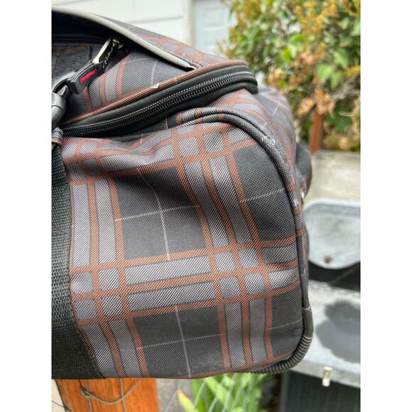 Athalon 29" Hybrid Half Luggage/Half Duffel plaid rolling suitcase traveling bag - Picture 11 of 14